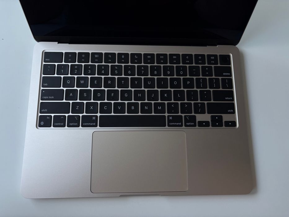 Apple Macbook Air 2022 13' M2 256GB