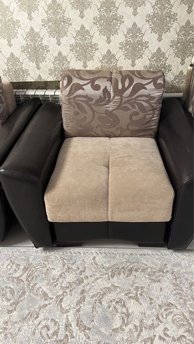 Продам диван+ два кресла