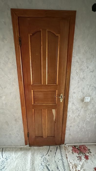 Продам дверь 6 дверь договорная цена