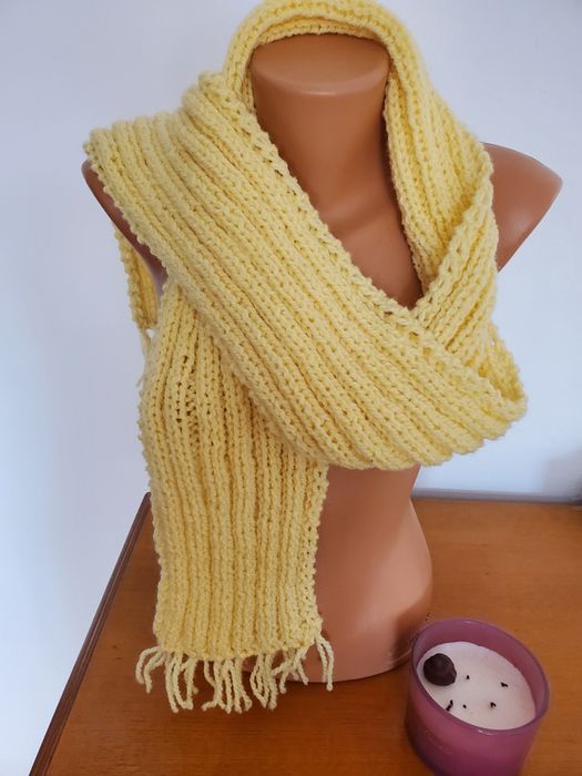 Ръчно плетен класически дамски шал, дължина 160 см.