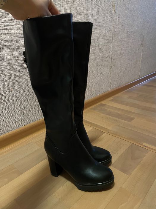 Сапоги на каблуке 35