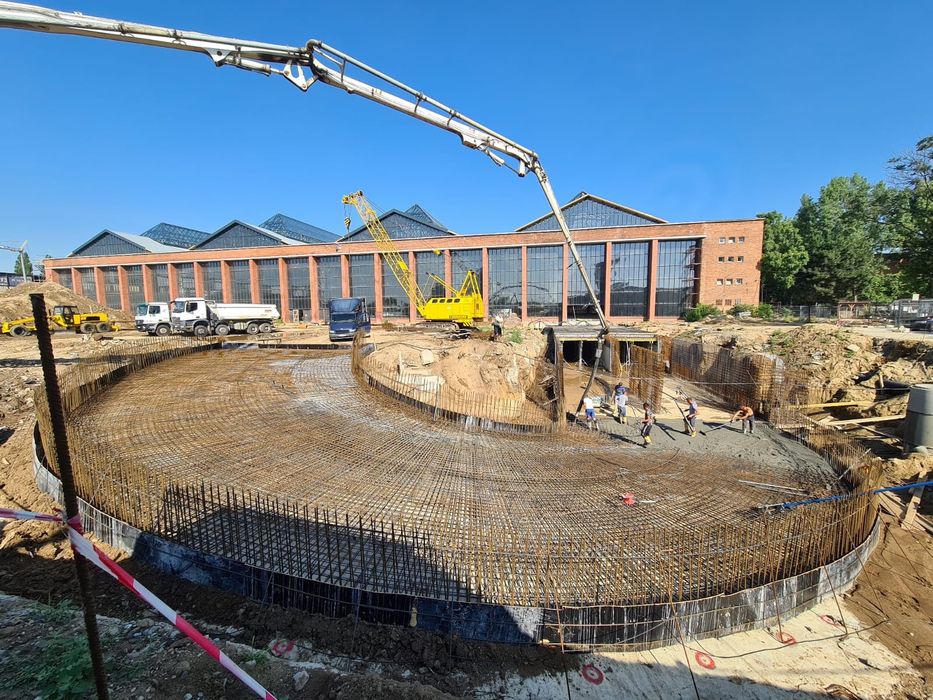 Beton Elicopterizat cu Quart, Turnare Beton  finisat mecanic cu elicopter si Cuarț in curte, sapa elicopterizata  din beton, ciment sclivisit