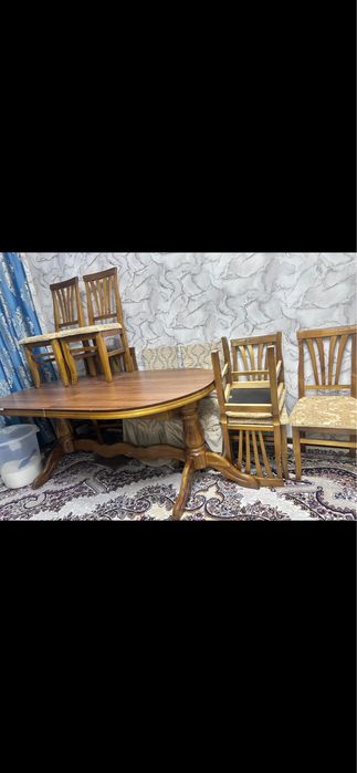 Срочно продам стол с стульями