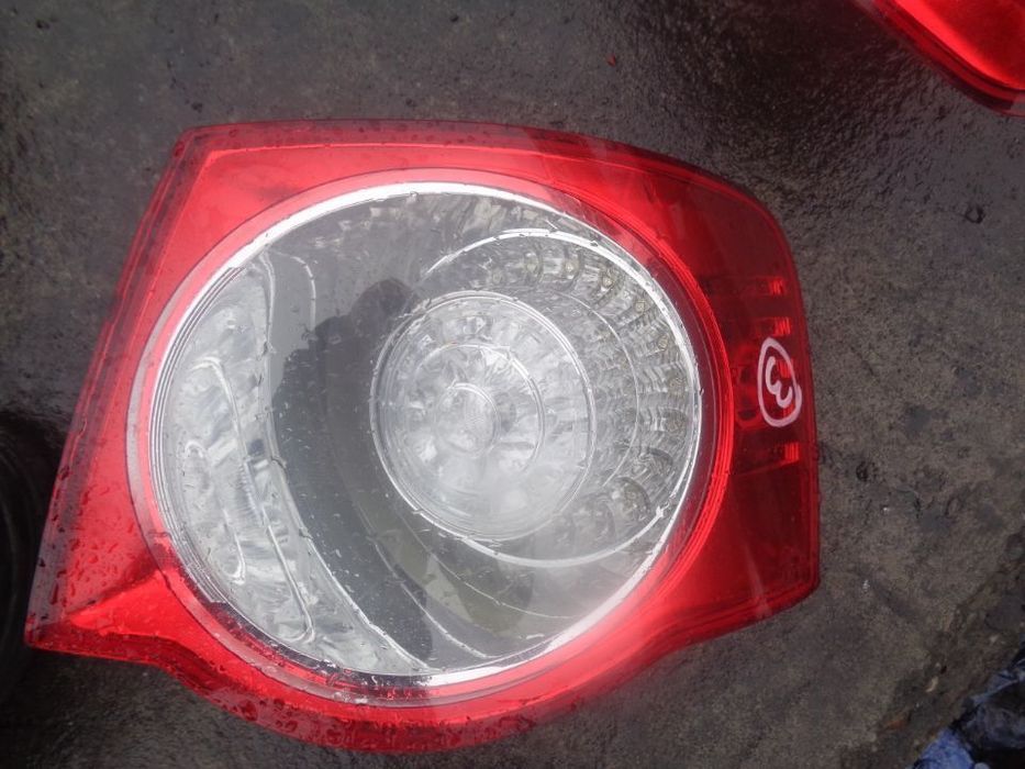 Vand Stop Stanga-Dreapta Volkswagen Jetta volan pe stanga pretul este/buc