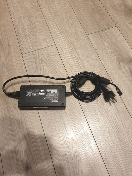 Vand Alimentator/Adaptor Original Asus ADP180 hb d
