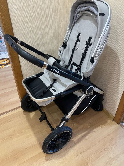 Продам коляску 3 в 1