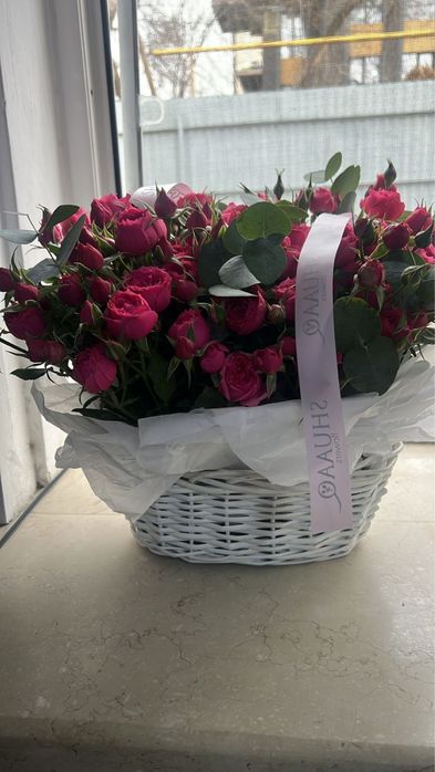 Цветы в корзине