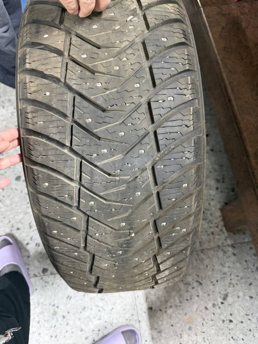 Продам зимнюю резину 21 р.