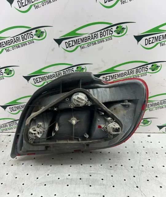 Lampa / Tripla stop stanga pe aripa Toyota Yaris 2000 1.0 MT (68 hp)