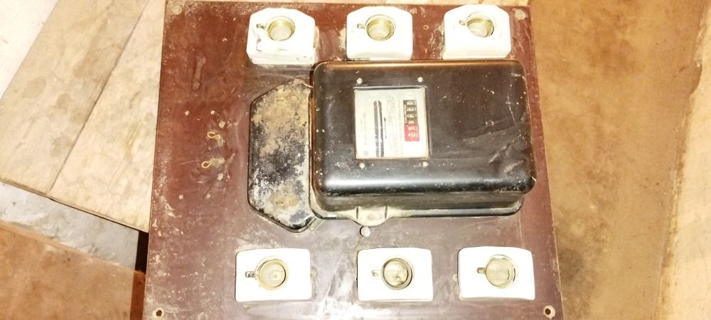 Ел табло трифазно