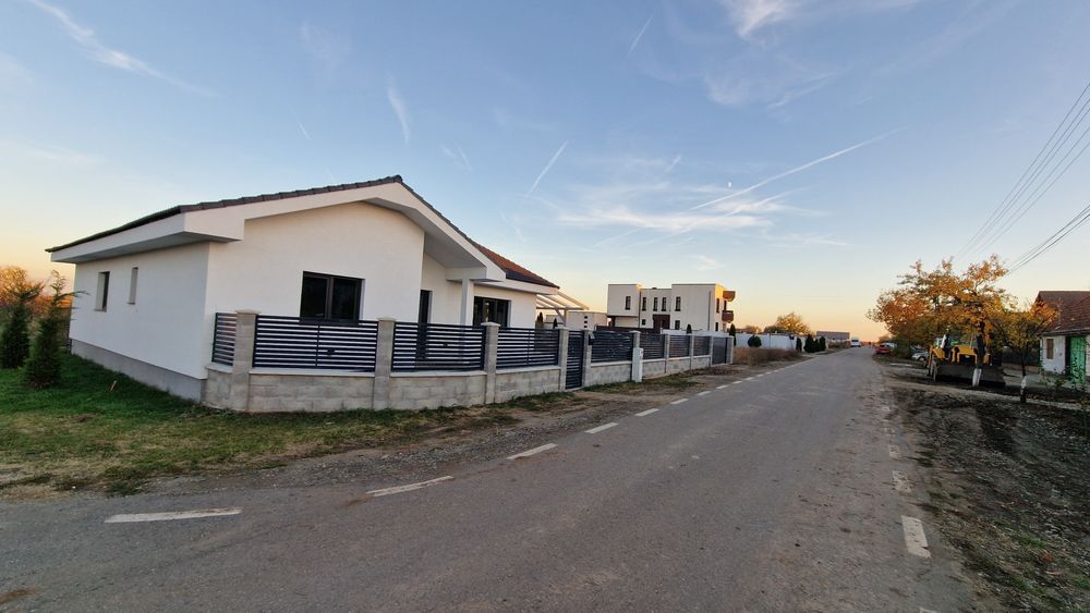 Vând casa in Bodrogul nou