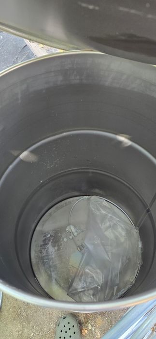 Продам 200 литровые бочки.