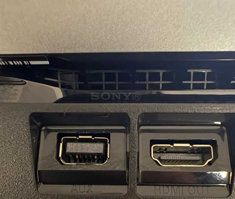 PlayStation 4 Slim 1TB cuh-2116B + Controller + FIFA 19/20 – Stare Foarte Bună