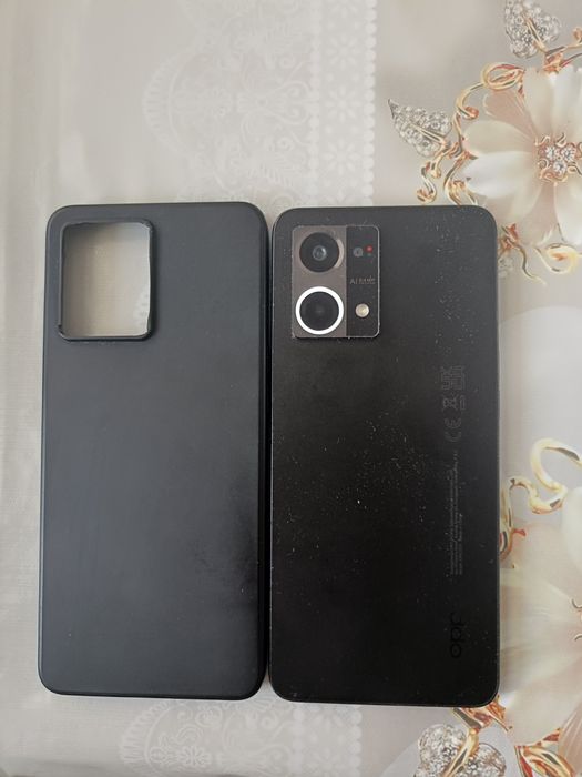 Телефон Oppo Reno7