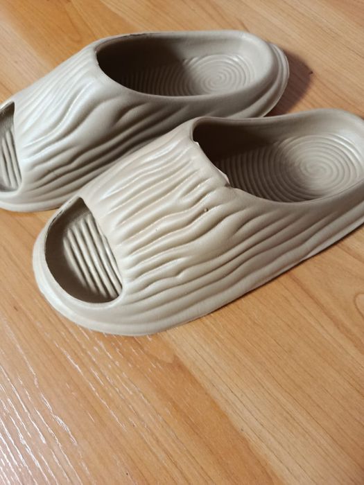 Продам женскую обувь