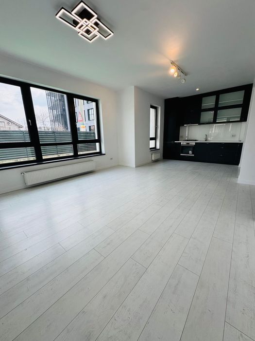 Închiriere apartament 3 camere, curte, loc de parcare, nemobilat