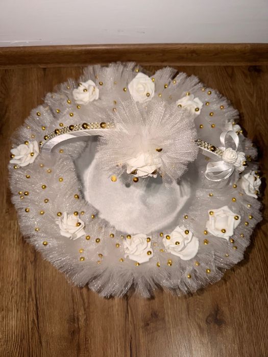 Кутия за пари и кошница за бонбони