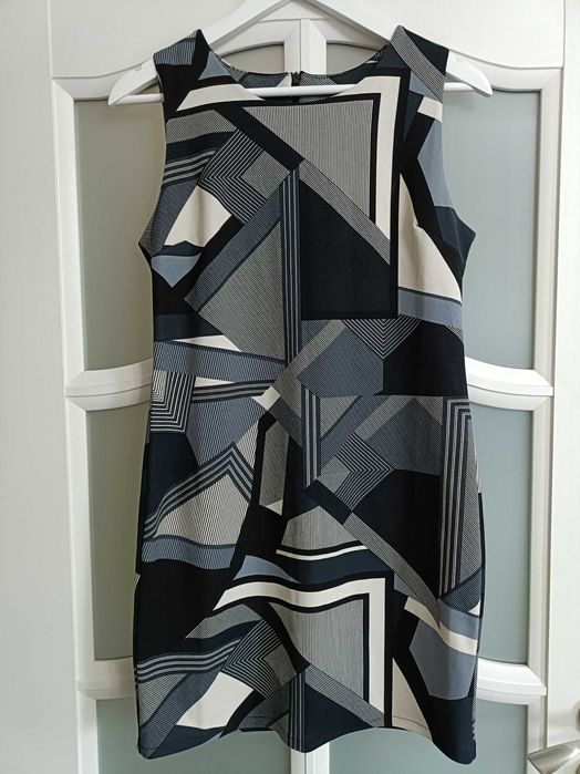 Rochie office geometrică și cardigan