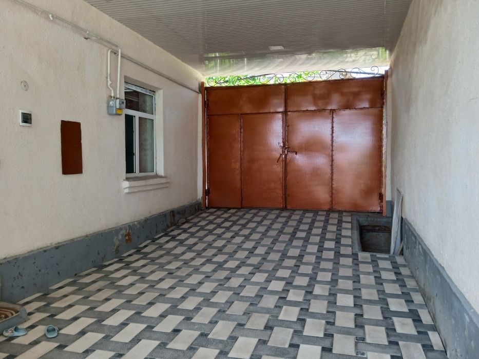 Hovli sotiladi oltin tepada