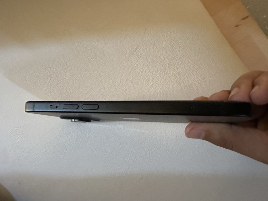 Vand urgent sau schimb iphone 15 impecabil