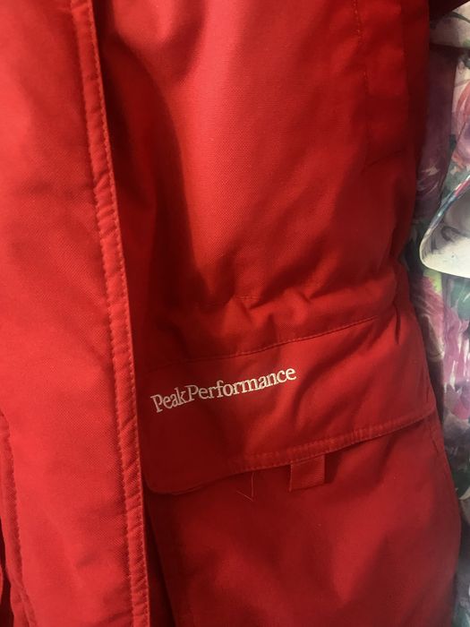 Уникално червено топло яке/ парка гъши пух Peak performans