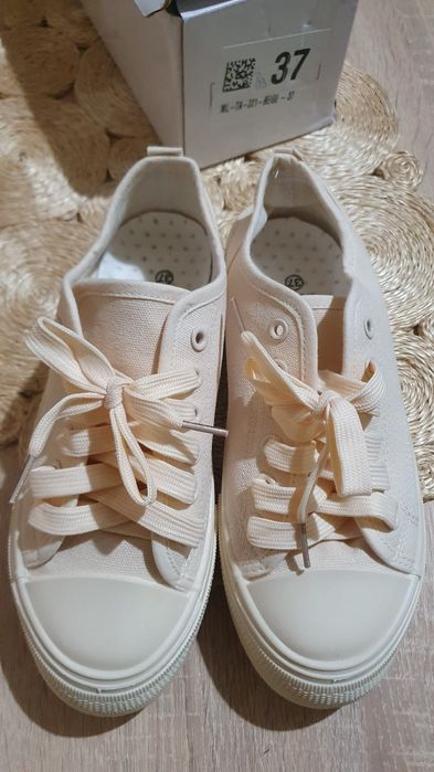 Tenisi beige noi, marime 37, interior 23 cm
