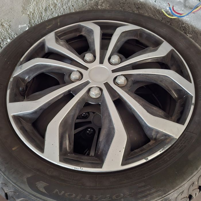 Vând jante cu anvelope iarna ford  r16