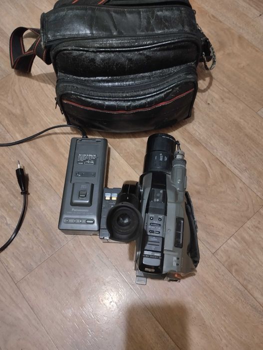 Видеокамера Panasonic NV-G100