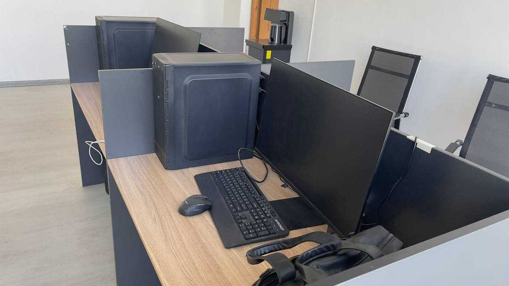 Ofis uchun bo'lmali mebel stol