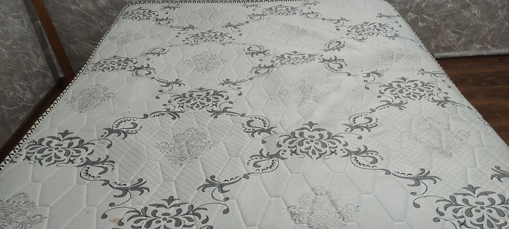 Матрас в хорошем состоянии