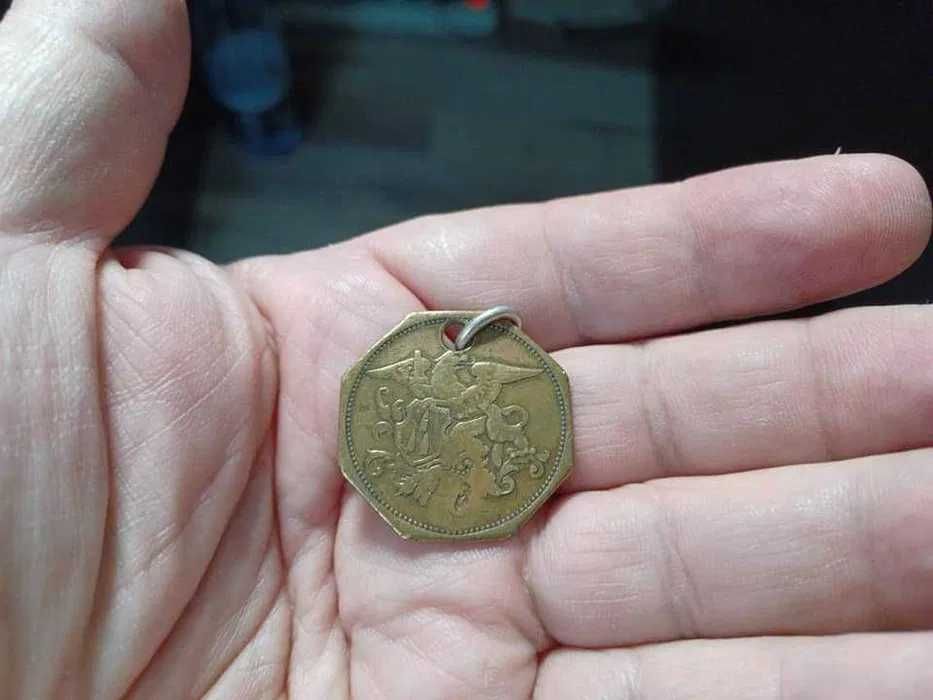 Lot vintage de 7 insigne si medalii diferite