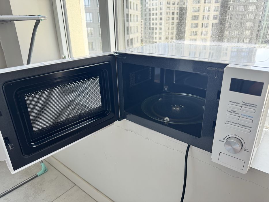 Продам микроволновку Midea