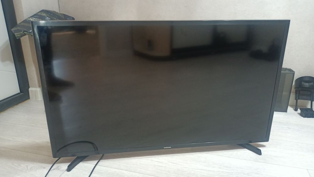 Продам телевизор на запчасти