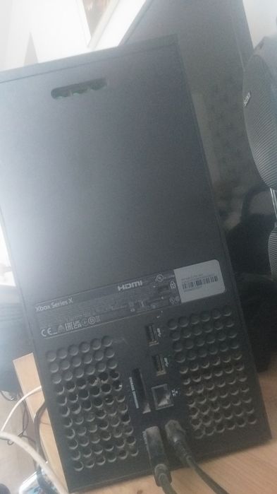 Vând Xbox seria x cu manetă albastră