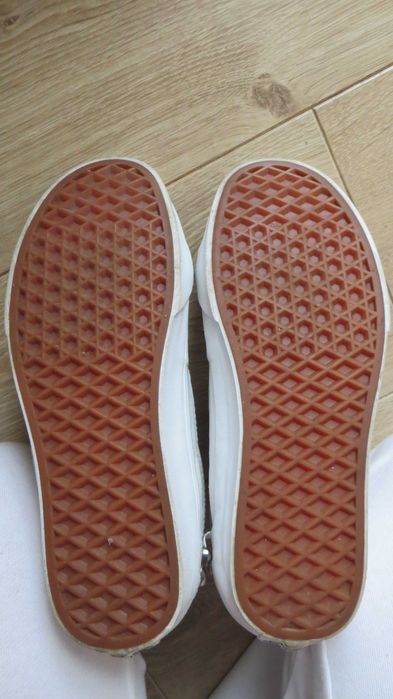 Отлични кожени кецове VANS  37н.