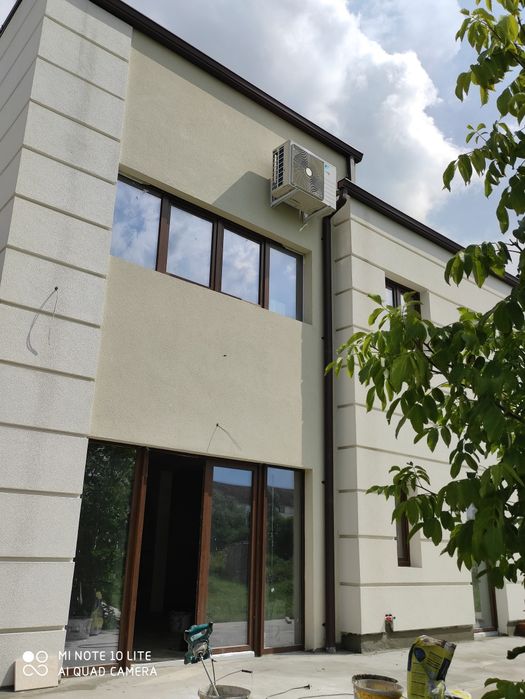 Montaj aer conditionat si instalatii electrice.