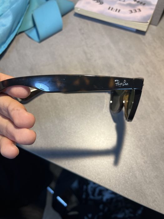 Продавам очила RayBan модел RB 2132
