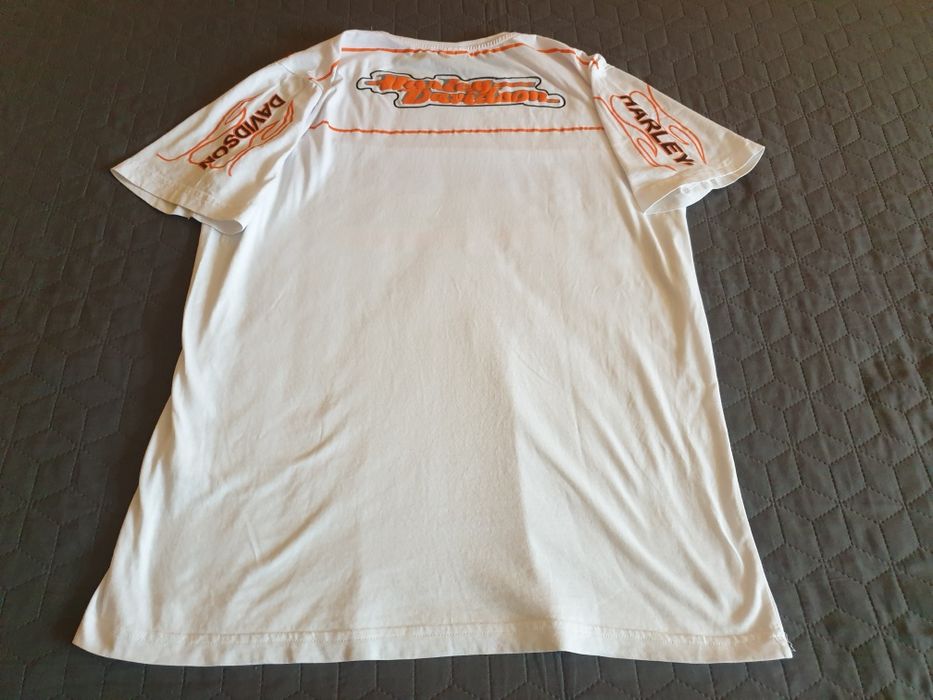 Tricou de barbati  -  70 lei.