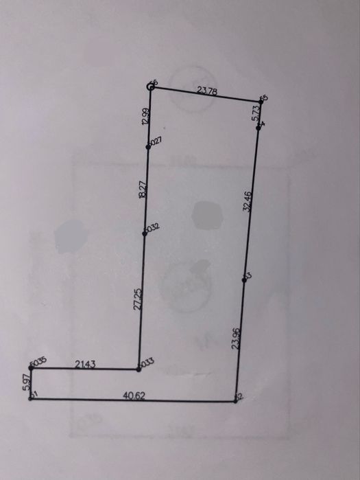 Vând teren intravilan în satul Maneuți
