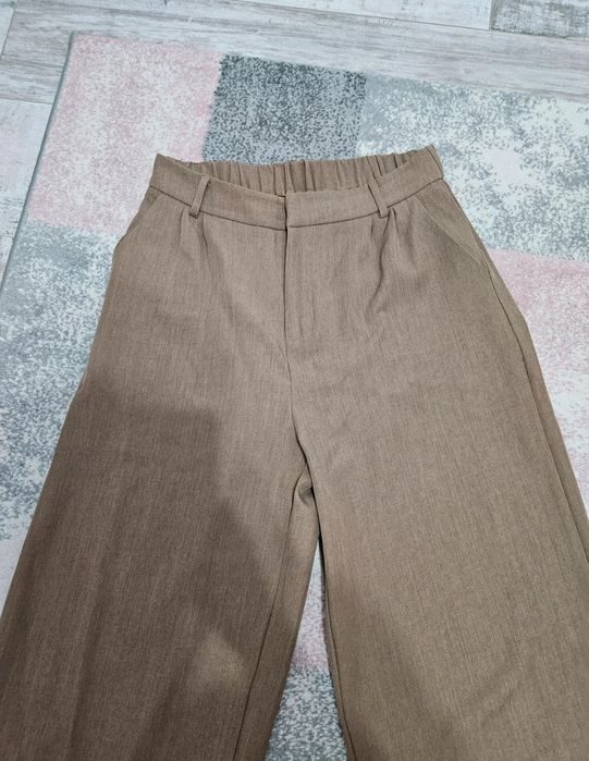 Pantaloni largi bej 40
