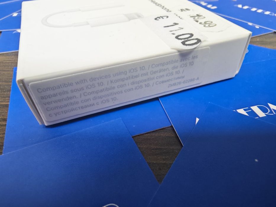 ЗАПЕЧАТАН Apple Lightning to 3.5 mm Headphone Jack Adapter