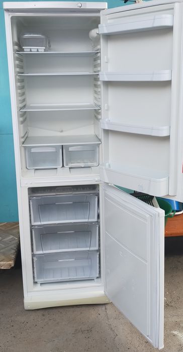 Продаётся 2-х камерный холодильник в городе Тараз.