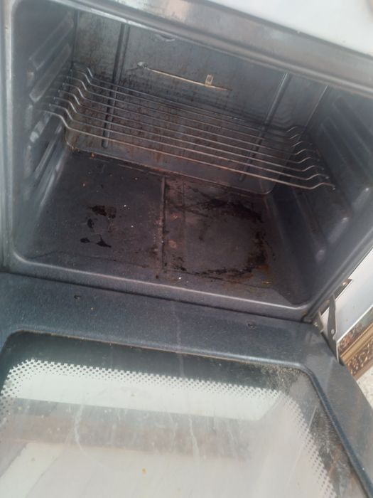 Продам плиту с духовкой.