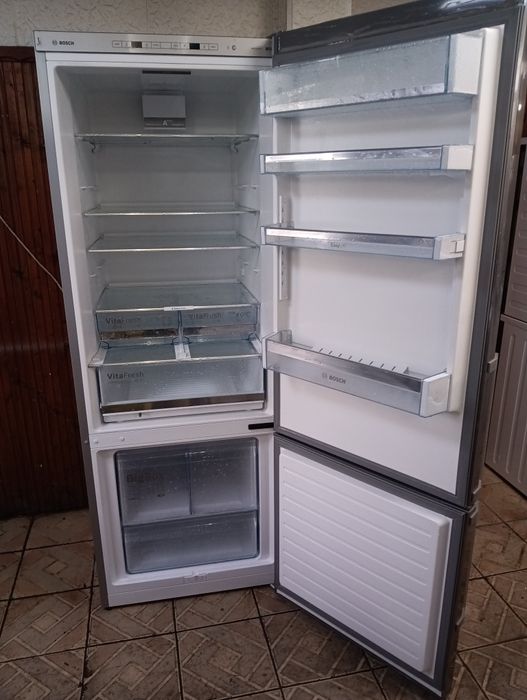 XXL Иноксов комбиниран хладилник с фризер Бош Bosch 2 години гаранция!