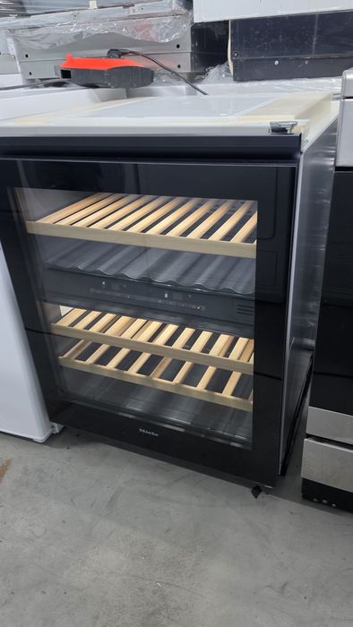 Охладител за вино Miele