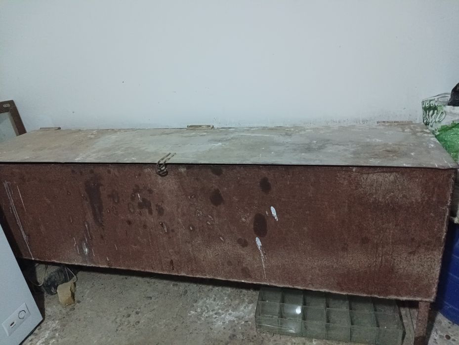 Темир сандик сотилади