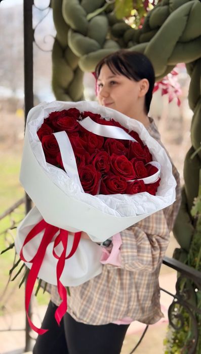 Букеты подарки розы