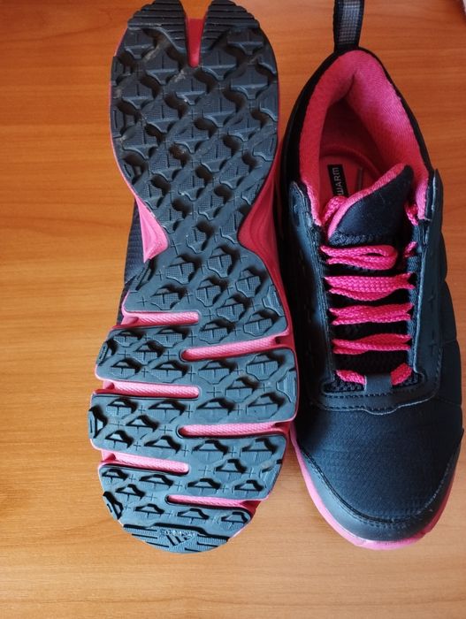 Продам кроссовки фирма Адидасс