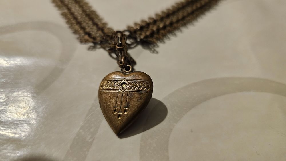 Продавам рядак възрожденски накит от дубле с пандетев сърце