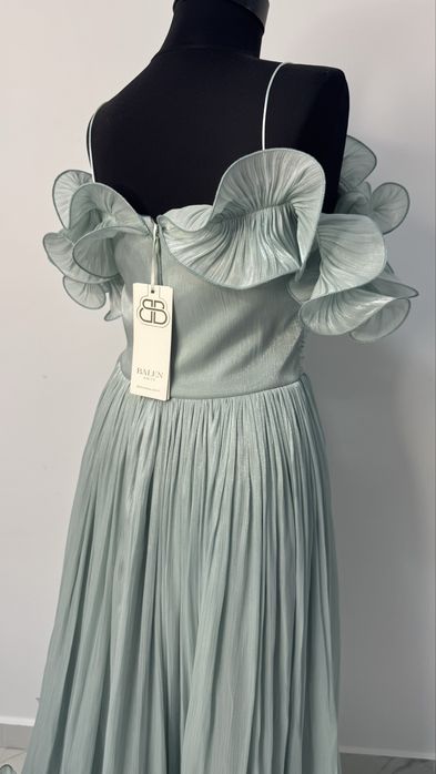 Rochie midi cu detaliu volant NOUA cu etichetă